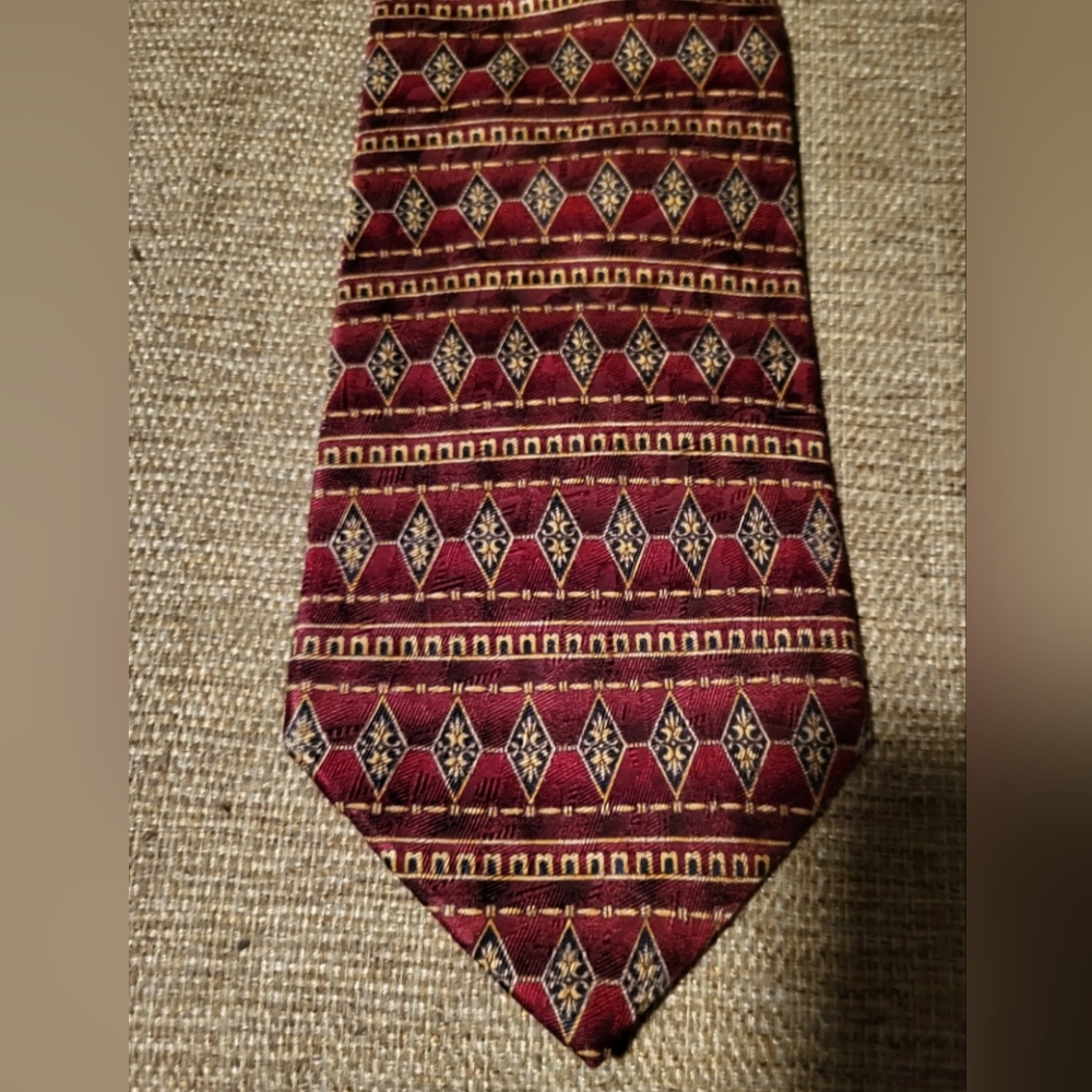 Roundtree & Yorke all silk men's tie
